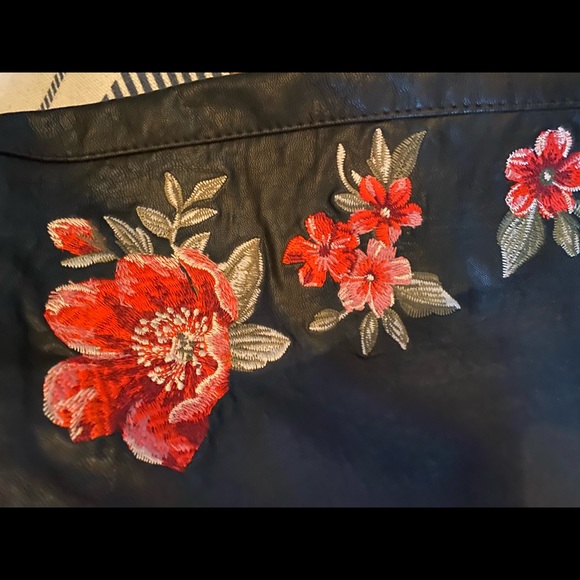 Roses NWT 299$ American eagle leather skirt embroidered - Picture 3 of 7